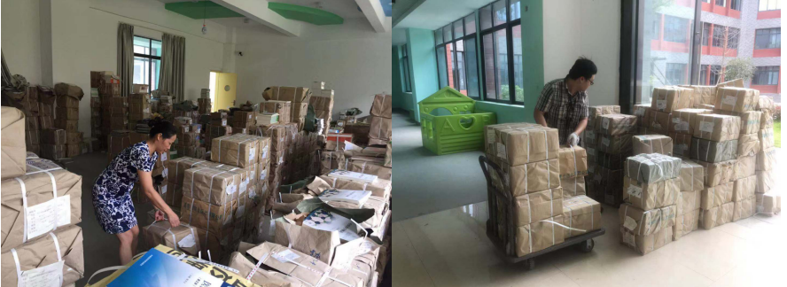 图为张静老师和史杰老师整理教材仓库.png