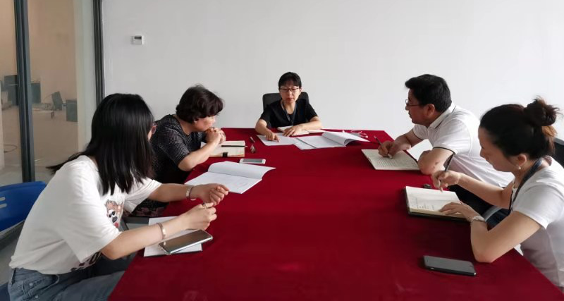 图为校长助理、教学事业部处长高莉召集医护学院探讨申报材料编制、.png