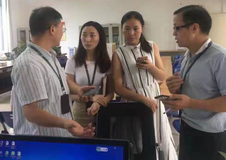 图为教学事业部领导到医护学院现场办公，为医护学院解决专业申报工作.png