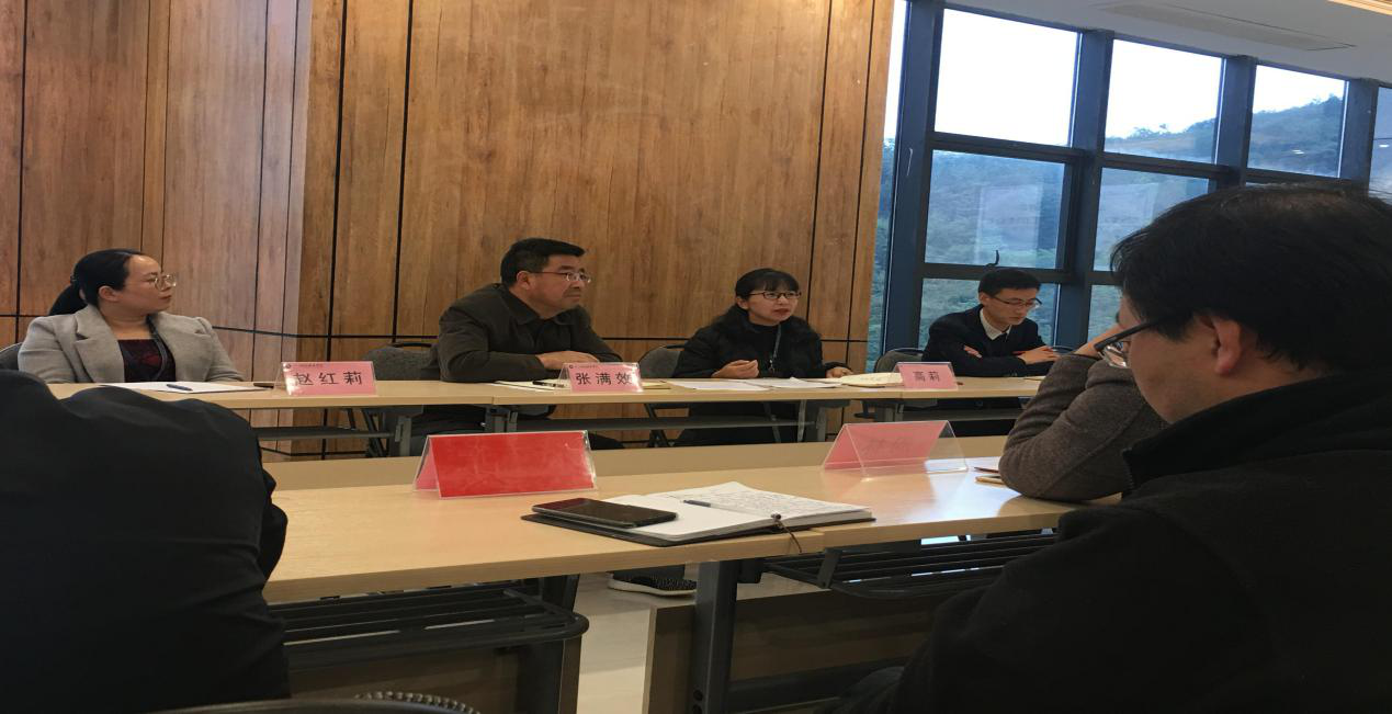 图为负责全校教学工作的校长助理高莉讲话.png