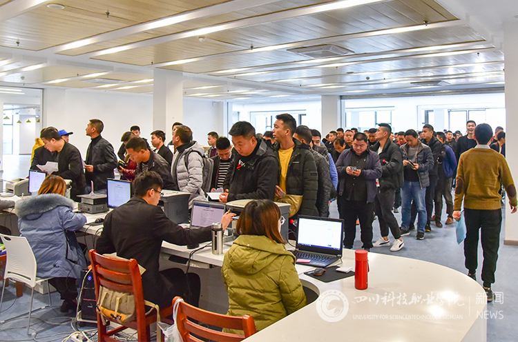 图为2019年我校专项扩招测试报到现场2.jpg